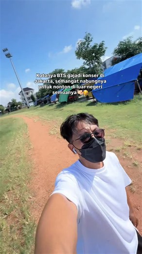 Tetap Melangkah on Instagram: "Nonton aja di singapore atau malay my 🙈🤪💜 #bts #btsarmy #btsworldtour #army #kpop"
