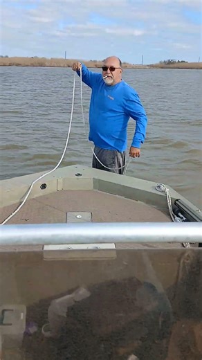 Shallow water in the bay.. #alligatorgarfishing #fishing