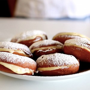 These Cream-Filled doughnuts are a dream come true! | Sugar Fix
