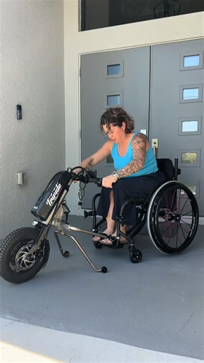 Triride Special Compact HT Allroad 🇮🇹 Features👉🏼 HT High Torque Motor, 12” inch wheel, City or Cross tire 🛞 option, Stainless steel frame, Reverse Assisted load, Cruise Control, Aluminum Rim, Disc Brake Electronic regenerative brake, LCD Display with 5 power levels. *Range up to 50km (31 miles). Customizable frame color / pattern. Setup for Paraplegic but Triride also provides configuration for Tetraplegic users. ♿️ #rollinginparadise #triride #wheelchair #trirideitalia #paraplegic