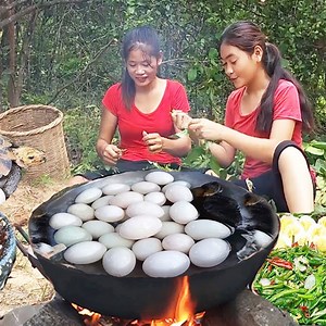 Survival Forest Food by cooking water spinach with eggs for lunch #survival #foodie #eggs #waterspinach #jungle | My Natural Food Jungle