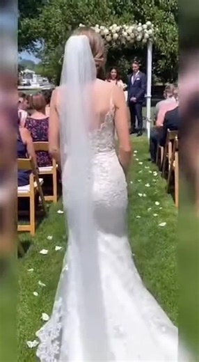 Bride’s dress failed from the front and the whole wedding went into panic mode #microdrama #weddingtok #chaos #caughtoncamera #viralvideo