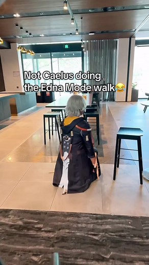 Honkai Star Rail Cosplay Featuring Edna Mode Walk