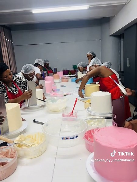 Cake Decorating Class: Creative Techniques and Tips