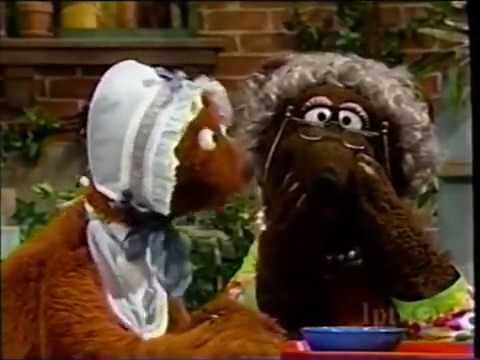 Sesame Street #3893 Baby Bear s Grandma Visits