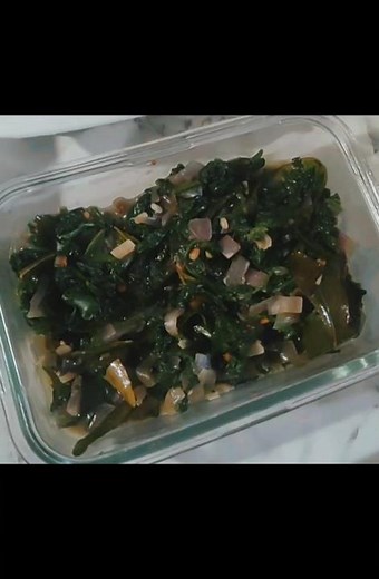 💚✨ Try this quick Palak Poriyal that turns everyday spinach into a crispy-flavourful side dish🌿