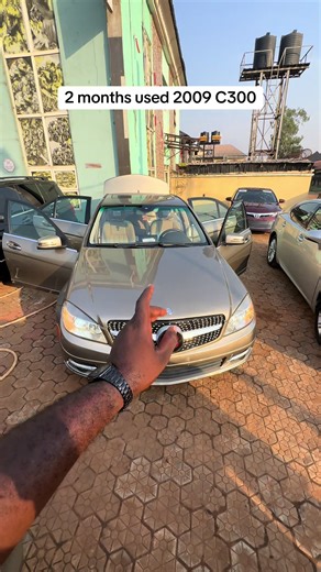 2009 C300 Review: A Close Look at This Luxury Sedan