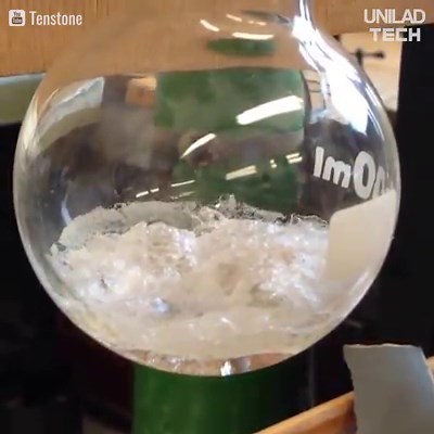 A triple point is a fluctuation between all three states of matter ⚗ | UNILAD Tech