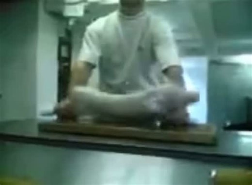 Aescorp on Instagram: "Sigam: @aescorpx . . . O ponto mais profundo dos oceanos, a Fossa das Marianas, abriga segredos que desafiam a nossa compreensão da vida. Abaixo de 8.000 metros, a pressão é mil vezes maior que a do nível do mar, esmagando qualquer coisa normal. No entanto, lá existe o "Hadal Zone", um reino de escuridão absoluta. E é nesse inferno aquático que vivem os "Extremófilos", criaturas que não apenas sobrevivem, mas prosperam. Elas possuem biologia alienígena, com células que se 