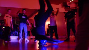 55K views · 179 reactions | Vor kurzem haben wir mal kurz die Flying Steps Academy gecrashed. Aber seht am besten selbst. #flyingstepsacademy #BlueManBerlin Hier gibt's Nachschlag: www.flyingsteps-academy.de | Blue Man Group Berlin | Facebook