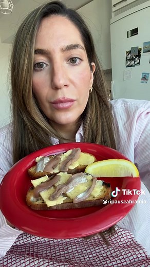 MasterChef-illan Snäkki! Tää kuulostaa oudolta MUTTA… 😭🧈🥪🐟 anjovisvoitoast = paras yhdistelmä pitkään aikaan! En uskonu ennen ku testasin 😮‍💨 Kato MasterChef Suomi tänään klo 20.00 @MTV3 @MTV Katsomo 👀♥️ (Mainos) #anchovies #toast #masterchefsuomi #snäkki #ruokavinkki