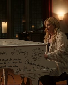 The acoustic version of "Brave" is OUT NOW!! Let me know in the comments if you were able to find one of the hidden lyrics written on the piano below and tell me what that means for you. E.Xx #AcousticCovers lnk.to/Brave-Acoustic-Video | Ella Henderson