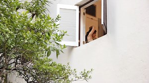 TEASER_PUBLIC INTIMACY