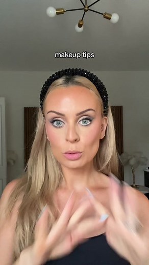 easiest way to plump your lips with lip liner #makeuptiktok #makeuptips #lipliner #plumplips #overlininglips #liphacks