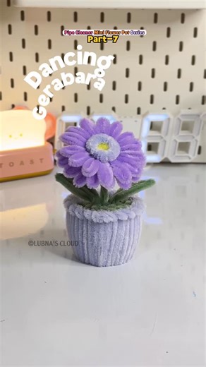 Lubna’s Cloud 🇮🇳🇦🇪 on Instagram: "ഇത് ഞാൻ അടിച്ചുമാറ്റിയാലോ 😁😆💜Cute Desk Decor Ideas| Cute Flower Pot Exclusively @lubnas_cloud . . . . Material used: Pipe cleaner Paper cup . . . #artgallery #easycrafts #simplecrafts #pipecleanerflowers #gerabara #diyflowers"