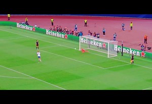 England women beat Sweden by shootout in the Euro 2025 quarter-final. But the both sides seem don't do penalties the easy way... They missed 9 of 14 in total.🧐 #Euro2025 #Lionesses #Sweden | All Football