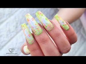 Delicate spring flower nail art. Daisy nail design for beginners. Best Spring Nail Art Designs