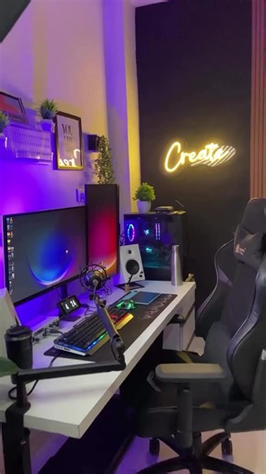 what do you think?? 🤔 #workspace #shorts #editor #creative #creativecontentcreator