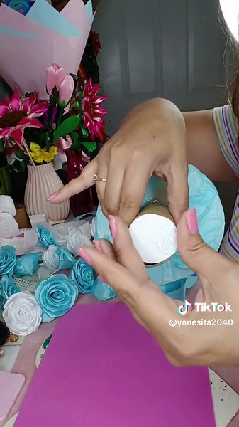 Ramo de Rosas Eternas para Presentación de 3 Años de la Cenicienta