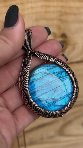 Wire Art Tutorials on Instagram: "Double sided pendant tutorial is here, just in time before Valentine’s Day. Click the links in my bio to learn multiple techniques in one design. Have fun with this project 殺 #wirewrapping #wirewrapsofig #jewelrydesigner #jewelrytutorial #jewelrymaking #wirewrappedjewelry #wireweaving #wirejewelry #wirewraps #jewellerymaking #cabochonjewelry #copperjewelry #artisanjewelry #craftjewelry"
