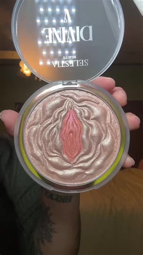 This highlighter ✨ Girl get you some #highlighter #makeup #womenempowerment #womenpower