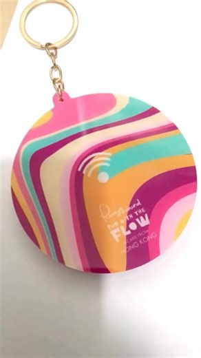 PlayAround on Instagram: "RunAround Run With The FLOW 今日最多人問嘅就係點樣可以搵到d比賽相同成績 我哋即刻拍咗條片俾大家，大家可以用手機嘅NFC，嘟落塊獎牌度，就會有條link出現咗，撳入條link再輸入你嘅bib no. 就可以搵到成績，下載電子證書，同埋搵到你哋啲嘅靚相，相片源源不絕，陸續上載中，大家請耐心等待 講開靚相一定要多謝所有嘅攝影師，無你哋無靚相🥰多謝你哋嘅心機時間 #無獎都要有相 謝謝你哋～ （排名不分先後） @文星大師 @siuhingku @ayakagrace_c @rundeful @nelson_wong_photo @tclam1382 @maizepig @candy_sportsnphoto @yau_pat @hikingdiary_ed @fathenry.photo @samsonlsw @loklok160 @doon.yuen @ccubeandrew @christinalaihs @mor_chinghey @kahohana.photos @makee_snapshot 感激不盡�