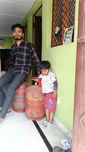 Middle Class aur Gas Cylinder ka rishta 🤣 Wait for it! #shorts #gascylinder