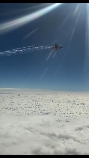 Dive into the cloudcover 🔥 #aviation #flying #pilot #airforce #military #navy #airshow #aerobatics #avgeek #aviationlovers #instaplane #jet #fighterjet #aircraft #planeporn #aviationphotography #aviationlife #flight #pilotlife #airplane #aerospace #planespotting #aviation4all #aviationdaily #instaaviation | Air Supremacy