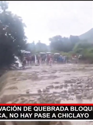 🚨#Urgente ⚠️ 🚨#HOYPERÚTV: No hay pase en la vía Jaén–Chiclayo. El tránsito se encuentra totalmente restringido en la vía que conecta Jaén con Chiclayo debido a la activación de una quebrada con fuerte caudal en el kilómetro 153, a la altura de Cuyca. En estos momentos, el pase permanece cerrado por seguridad, mientras se evalúa la situación y se recomienda a los conductores tomar precauciones y evitar la zona.