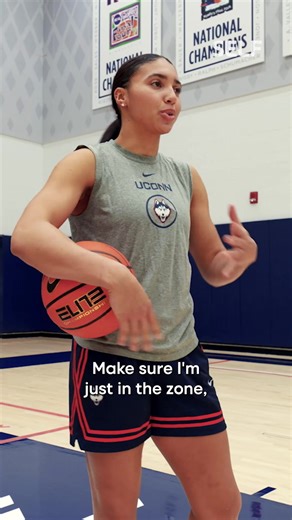Mikan drills and scissor shots. We know Azzi’s will be perfect 🏀 Tap the link in bio to watch the full video where #AzziFudd takes us though her in-season workout routine.