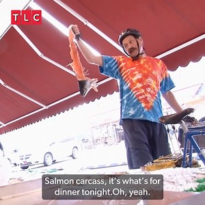 Extreme cheapskate whips up dinner using salmon carcass offcuts to save money! 😳💸 #ExtremeCheapskates | TLC UK