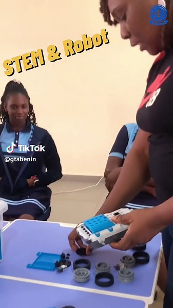 Students Mastering Robot Coupling Techniques