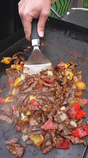 Quick and easy pepper beef stir fry. This is the perfect weeknight meal. Cut up 1 red bell pepper, 1 yellow bell pepper and 1 yellow onion. I like these to be bigger pieces. I used beef stir fry strips, but honestly any type of beef here will work. This was about 1 lb. Marinade the beef in the following: - 2 tbsp soy sauce - 2 tbsp oyster sauce - 1 tbsp rice vinegar - 2 tbsp Bachans - 1 tbsp corn starch - 1 tbsp black pepper When ready, drop the veggies on the griddle first and season with my Al