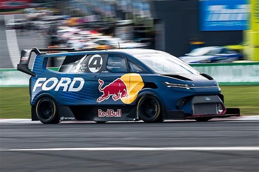 Faster than a Supercar: 300km/h van breaks Bathurst lap record - carsales.com.au