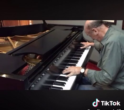 In a world of pure imagination 🎶 #pureimagination #pianist