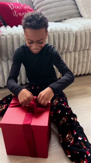 Christmas suprise 🐶🎄#puppy #puppysurprise #fyp #christmas | Puppy Surprise