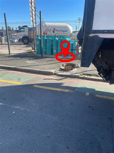 We have reported this massive collapsed man hole cover on Albert Road next to the gas store. It’s been there a while. Please proceed with caution ⚠️ | U-Watch Woodstock