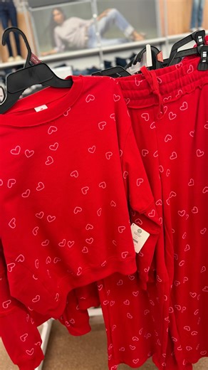 💕 NEW Valentine’s Day loungewear set is here and it’s adorable! Pick from two cute designs. Both are soft, cozy, and perfect for lounging or layering this season! Link in my bio ($12.98/piece) �#walmart #valentinesday2026 #loungewear | Walmart Gems