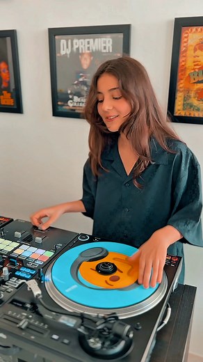 Super fast 180 BPM scratching by Dj Michelle🔥🔥🔥 My scratch lessons! Learn how to scratch with me! https://nas.io/teamdjmichelle/products/bpim FOLLOW ME ON SOCIAL MEDIA: https://www.instagram.com/iamdjmichelle/ https://www.tiktok.com/@iamdjmichelle? https://www.mixcloud.com/iamdjmichelle/ https://soundcloud.com/iamdjmichelle https://www.threads.net/@iamdjmichelle https://www.youtube.com/@iamdjmichelle | Dj Michelle