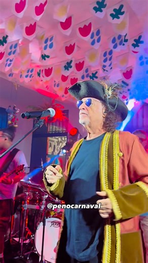 PE no Carnaval - Carnaval de Pernambuco | O nosso ícone do Carnaval, Alceu Valença, abrindo a temporada do Carnaval 2026 🎭✨ Muito frevo no ar, aquecendo os foliões e dando início à... | Instagram