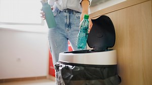 Hygiene-Hack: Deinen Mülleimer schnell und effektiv reinigen
