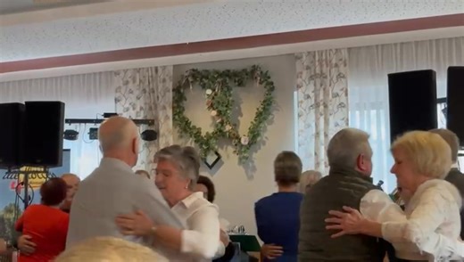 9.9K views · 171 reactions | Die flotten 4.aus Kärnten Live Gespielt Küss mich noch einmal wollen Sie uns für eine Veranstaltung buchen bitte gerne O65O563O718 Bierbaumer Emmerich | Konrad Hinteregger | Facebook