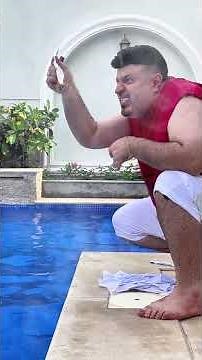 He burned his butt from the pool water 3 😂