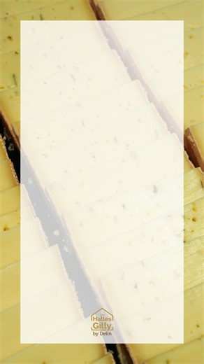 ✨It’s time… 😉! Mais d’abord, avec l’arrivée du froid, place aux raclettes ! . ☎️Commandez vos plateaux auprès de notre équipe au 03 80 62 02 56 ou à l’espace préparation de plateaux au fond des Halles de Gilly ⚠️Dans un souci d’organisation optimale, les commandes sont à effectuer 48h à l’avance minimum. . . . #fromageriedelin #fromageriedemontbeliard #fromager #fromagerie #cheesemaker #cheesemonger #fromage #raclettetruffe #raclettefumee #racletteaildesours #raclettetime #apartager #winter #mo