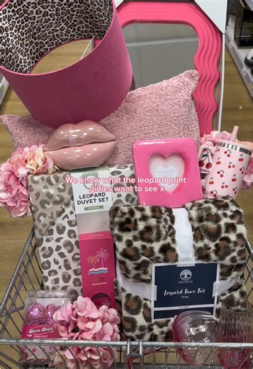This for all the girlies who are OBSESSED with pink & leopard print!🩷🐆 #hotpink #pink #leopardprint #homedecor #leopard