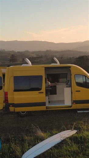 Come on in 👋 We’re taking you behind the scenes of one of the most exciting stages of a van conversion: the moment when everything comes to life. 📦 At first, there are only boxes. Boards to assemble. Pieces still scattered around. The van is empty, waiting to become something bigger. Then comes the transition… and that’s when the magic happens ✨ The furniture starts taking shape, finding its place, and suddenly the van becomes a real cozy nest. We go from flat packs to fully built, from projec