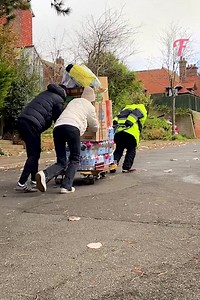 174K views · 666 reactions | Strangers help an old man move his heavy cart | Fabiosa Hearty | Facebook