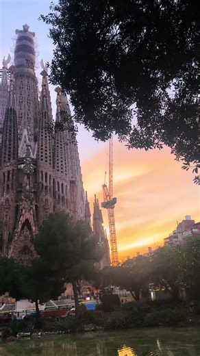 So fire 😍❤️‍🔥 #fyp #barcelona #sangradafamilia #cheetagirls #viral | barcelone
