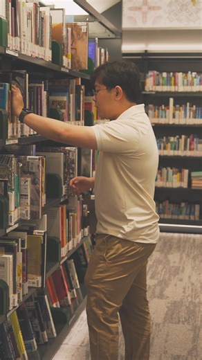 Working at NLB is more than shelving books📚 Our interns have the opportunity to experience a wide variety of areas, including product and project management, cybersecurity, machine learning and more! Want to join us in reimagining the future of libraries and archives? Our internship applications are open via https://sggovterp.wd102.myworkdayjobs.com/PublicServiceCareers | NLB Singapore