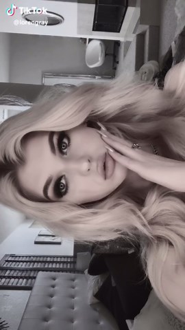 #queen 🖤 happy holidays angels. she back 🎄